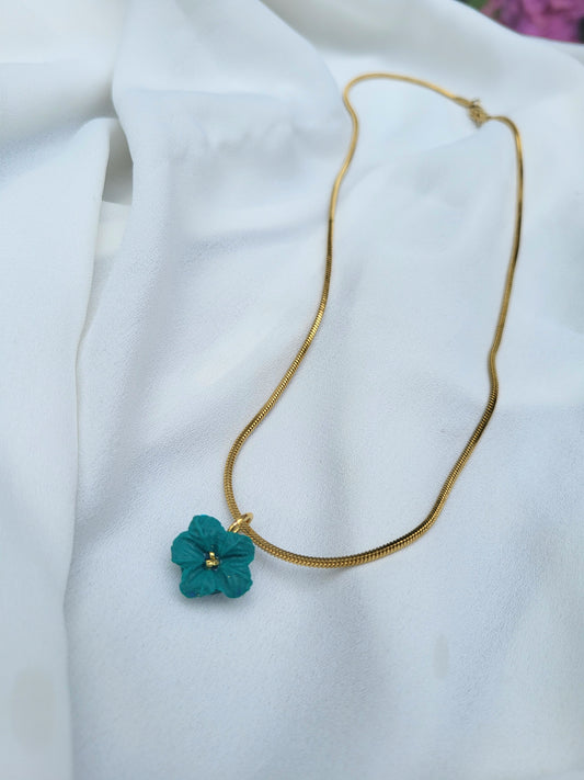 Emerald flower necklace