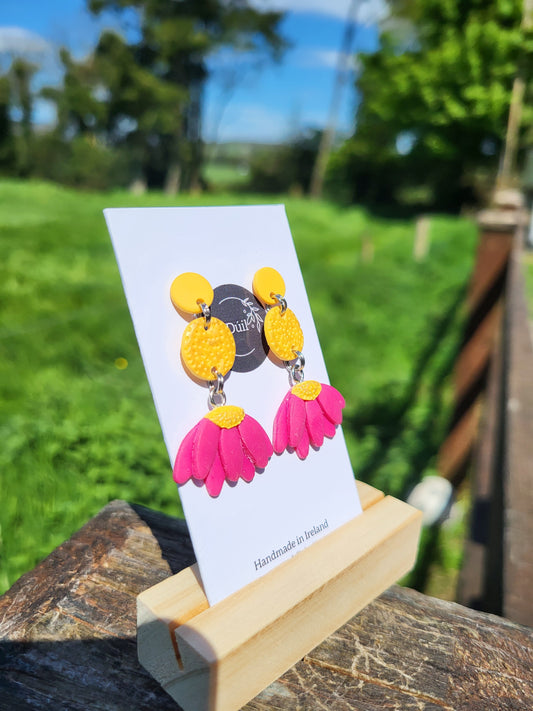 !!REDUCED!! Pink daisy dangle earrings - Dúil