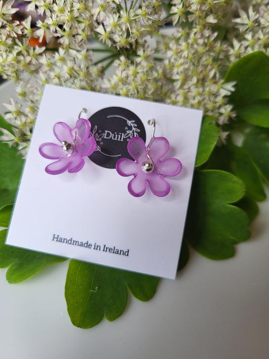 Purple frosted flower hook earrings - Dúil
