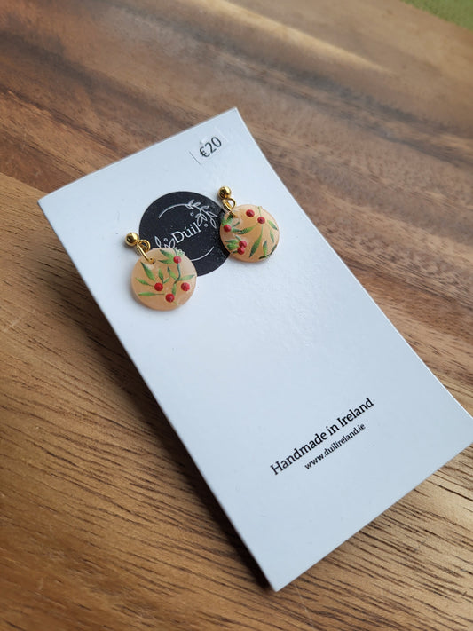 Red berry dainty dangle earrings - Dúil