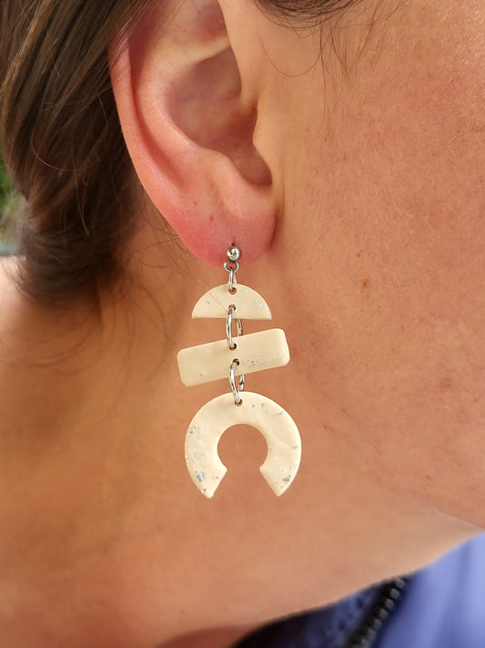 !REDUCED! Beige & Silver Tribal dangle earrings - Dúil