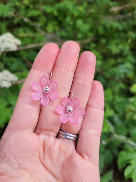 Pink frosted flower hook earrings - Dúil