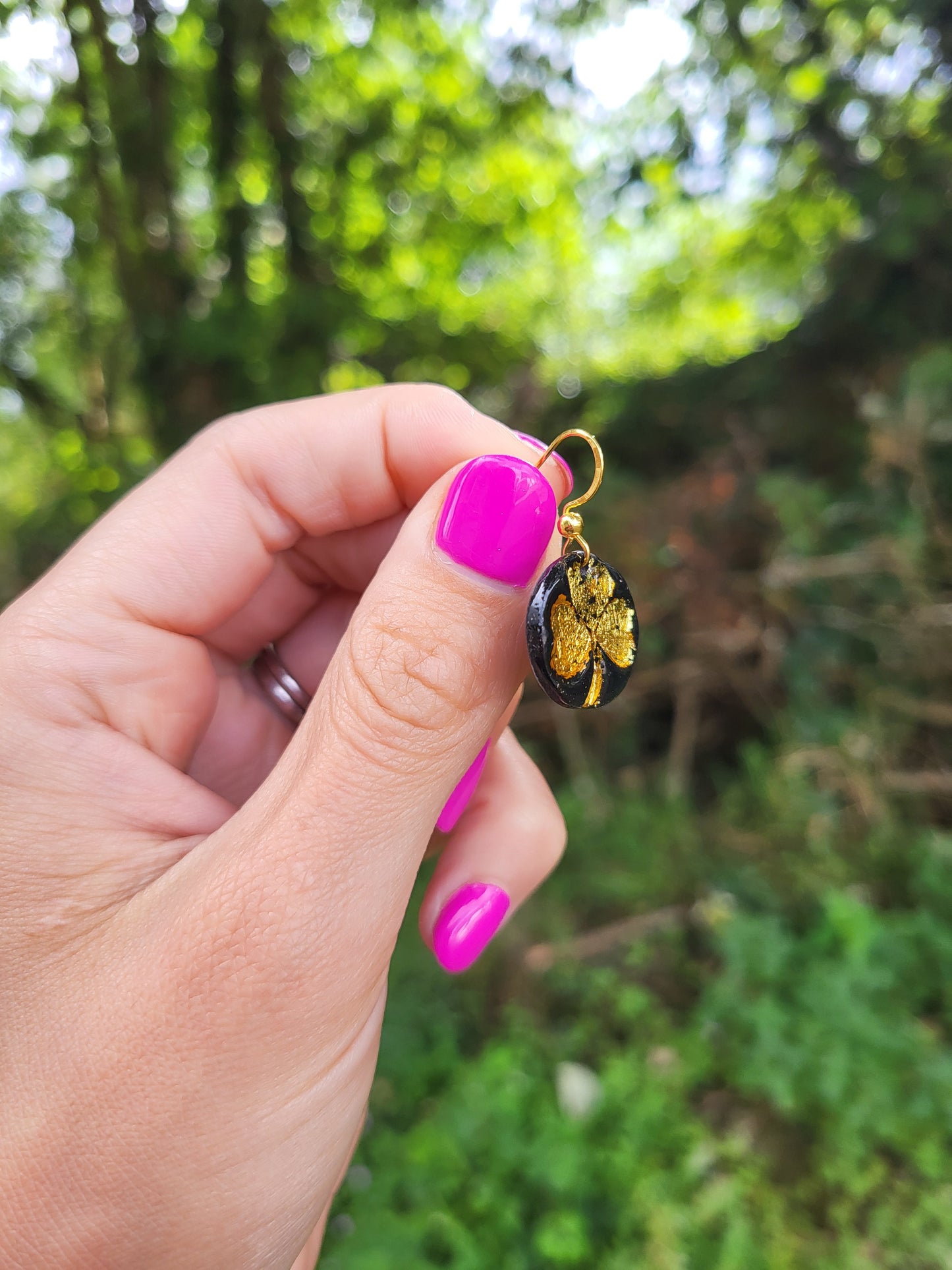 Dúil Dangling shamrocks