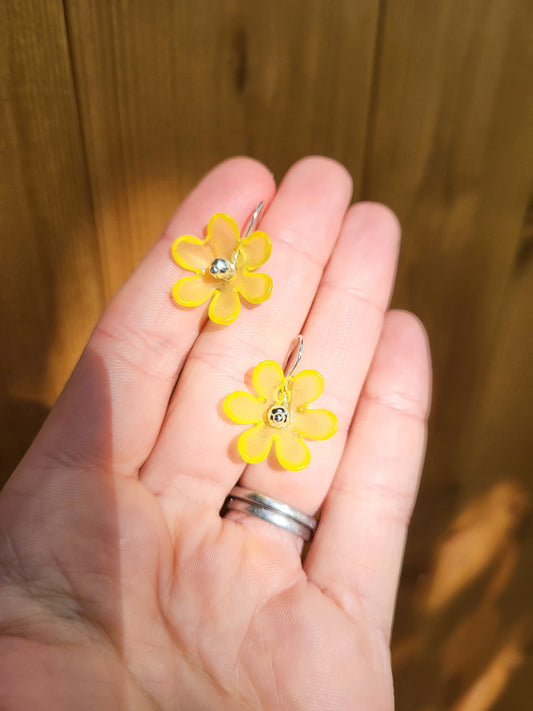 Yellow frosted flower hook dangle earrings - Dúil