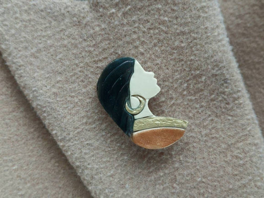 Tenacious lady brooch | polymer clay brooch | face brooch | Handmade brooch | Irish made brooch | Irish brooches | Dúil | Irish jewellery - Dúil