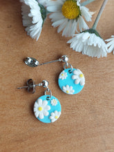 Load image into Gallery viewer, Dúil Dainty daisy dangles - Dúil
