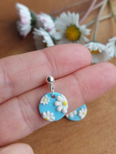 Load image into Gallery viewer, Dúil Dainty daisy dangles - Dúil
