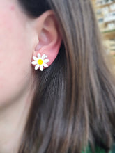 Load image into Gallery viewer, Daisy stud earrings - Dúil
