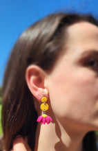 Load image into Gallery viewer, !!REDUCED!! Pink daisy dangle earrings - Dúil
