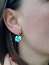 Load image into Gallery viewer, Dúil Dainty daisy dangles - Dúil
