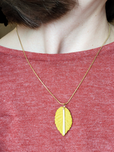 Load image into Gallery viewer, Mustard leaf necklace - Dúil
