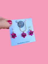Load image into Gallery viewer, Pink flower necklace and earring set - Dúil
