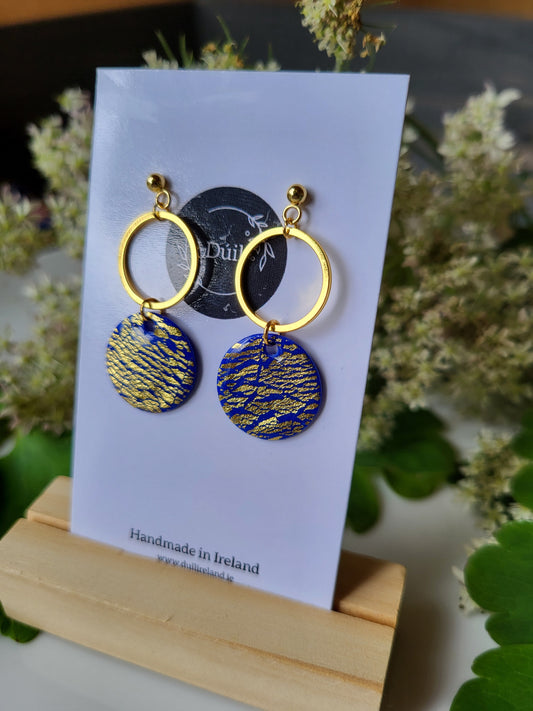 Nicole crackle gold on blue dangle earrings - Dúil