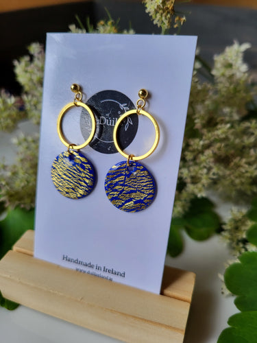 Nicole crackle gold on blue dangle earrings - Dúil