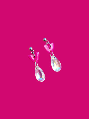 Dainty pink heart dangle earrings - Dúil