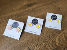 Load image into Gallery viewer, Daisy stud earrings - Dúil
