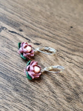 Load image into Gallery viewer, Protea dangle earrings - Dúil
