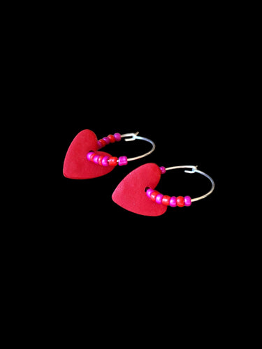Red heart hoop earrings - Dúil