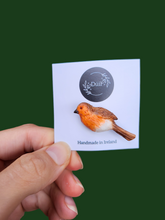 Load image into Gallery viewer, Robin brooch | polymer clay brooch | Robin bird brooch | robin jewellery | brooches | Dúil | Irish jewellery | Irish brooch | Irish gifts - Dúil
