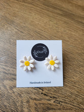Load image into Gallery viewer, Daisy stud earrings - Dúil
