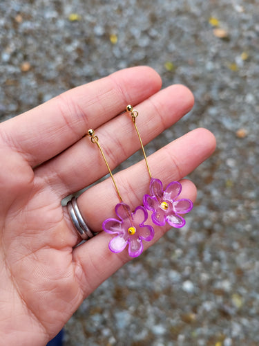 Purple frosted flower dangle drop earrings - Dúil