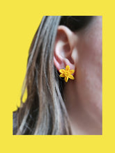 Load image into Gallery viewer, Daffodil stud earrings - Dúil
