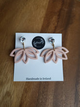 Load image into Gallery viewer, Dusty Pink Alise dangling earrings - Dúil
