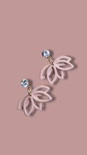 Load image into Gallery viewer, Dusty Pink Alise dangling earrings - Dúil
