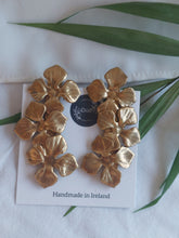Load image into Gallery viewer, Dúil Golden Bloom Earrings - Dúil
