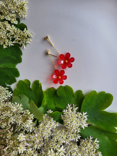 Red frosted flower dangle drop earrings - Dúil