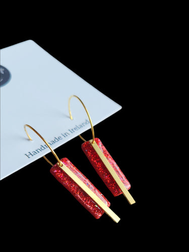 Red & gold sparkle dangling hoop earrings - Dúil