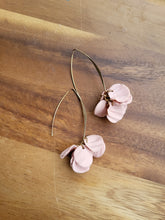 Load image into Gallery viewer, Dusty Pink petal dangle drop earrings - Dúil
