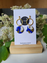 Load image into Gallery viewer, Nicole Blue &amp; white dangling earrings - Dúil
