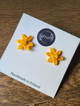 Load image into Gallery viewer, Daffodil stud earrings - Dúil
