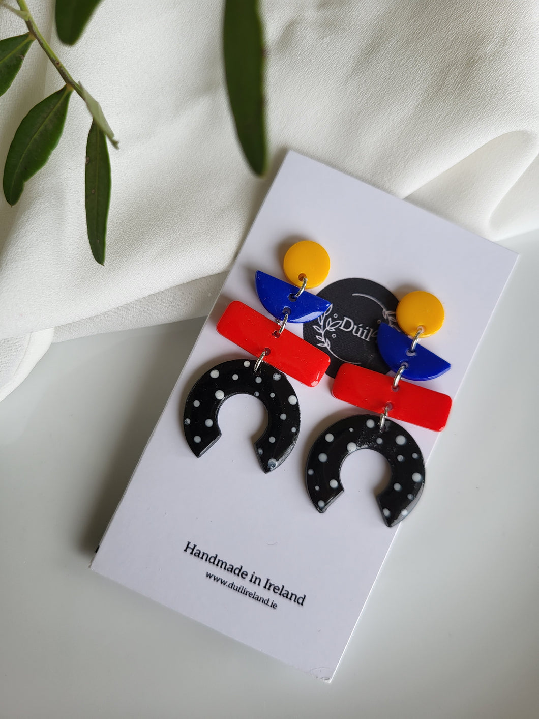 Aifric Red Dangle Earrings - Dúil