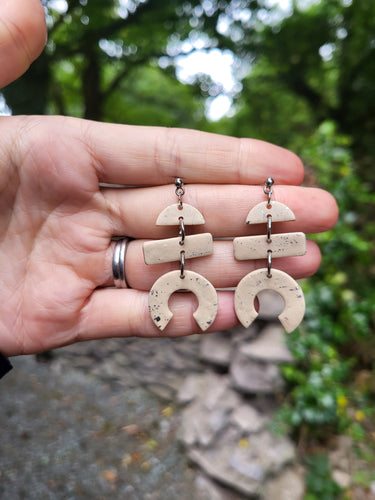 !REDUCED! Beige & Silver Tribal dangle earrings - Dúil