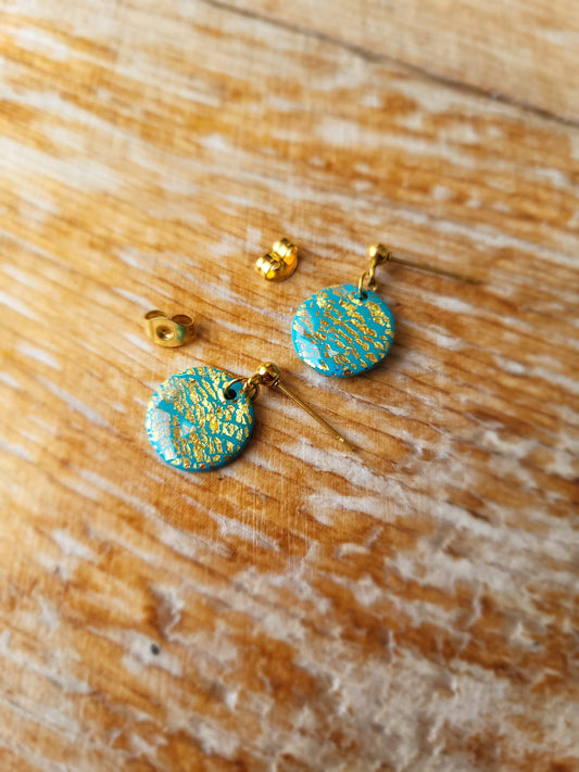 Handmade peppermint green dangle earrings with golden crackle design by Dúil Jewellery