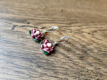 Load image into Gallery viewer, Protea dangle earrings - Dúil
